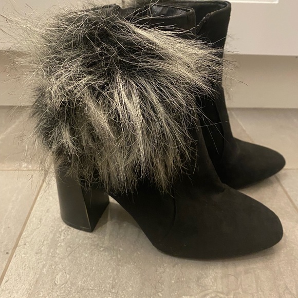 final sale Beautiful suede black winter booties - Picture 1 of 4